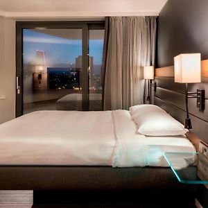 Moxy Sleeper Guest room 1 Queen